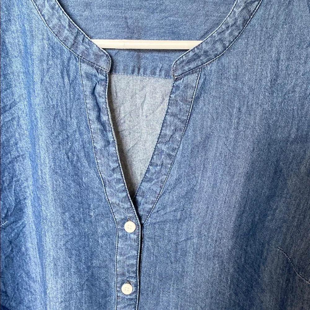 Tommy Hilfiger Blue Sleeveless Button Down Shirt with Mandarin Collar - Picture 4 of 6